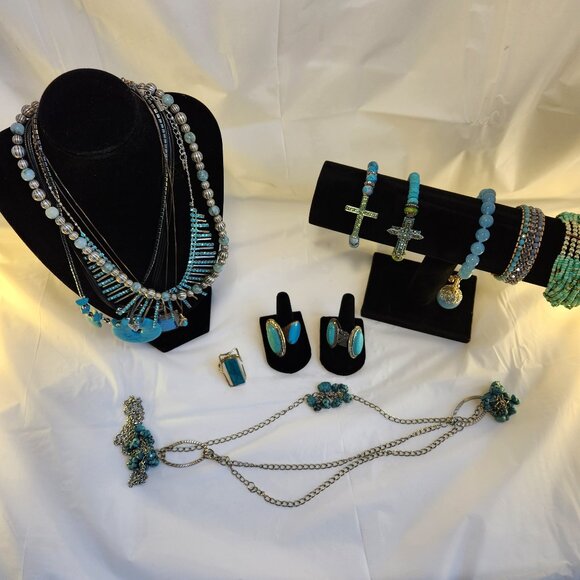 Lot of 17 Pieces of Turquoise Blue Fashion Jewelry - Picture 6 of 11